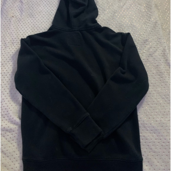 hollister - Picture 2 of 4